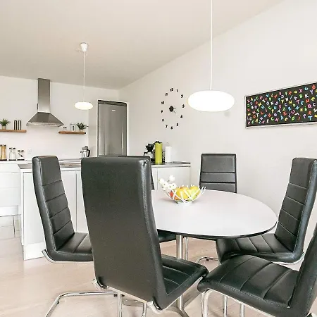Appartement Two-bedroom Holiday In 8
